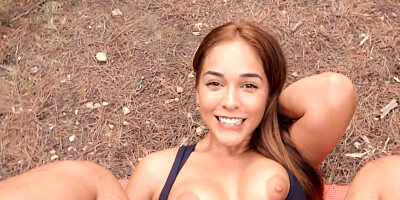 Spanish hottie meets the stranger who throws her a leg in forest