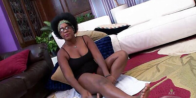 Stylish cocotte's large labia dirt