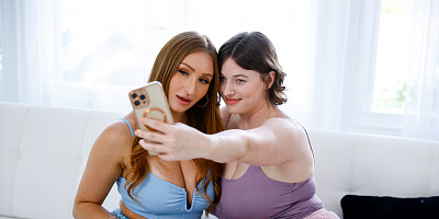 Two women with massive boobs enjoy porper scissoring