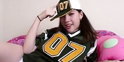 Cool sweet thing's petite smut