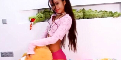 Well-proportioned Lupe - hd scene - Little Lupe