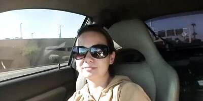 Dainty lovebird at amateur clip