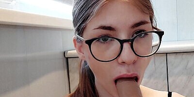 Teen fucked herself with a dildo after a workout