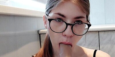 Teen fucked herself with a dildo after a workout