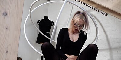 Solo blonde Sweet Ammy again maturbating in 4K
