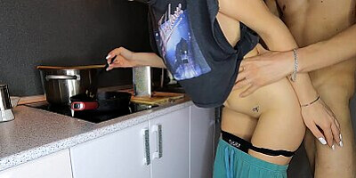 KissAllisse loves to Suck and Fuck while cooking