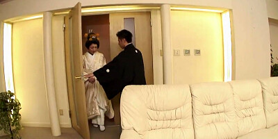 Sexy Japanese lady likes scuking athletic shaft