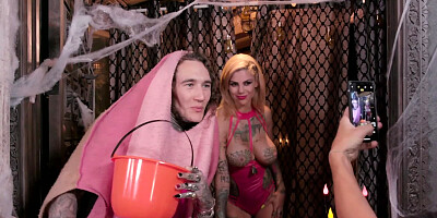 Bonnie Rotten loves getting banged on Halloween night