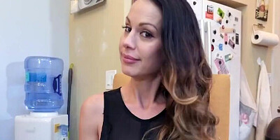 Man convinces busty wife to have sex during quarantine