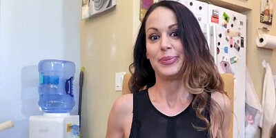 Man convinces busty wife to have sex during quarantine