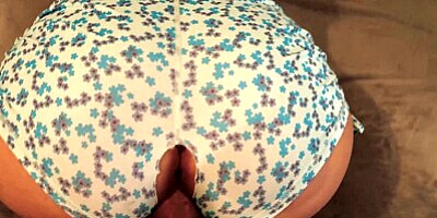 Horny Gamer Babe Fucks And Creampie in Ripped Yoga Pants
