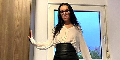 The secretary gives a great blowjob and fucks with the boss