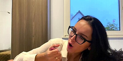 The secretary gives a great blowjob and fucks with the boss