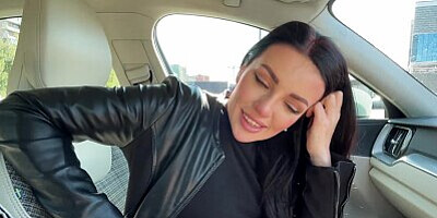 Passers-by interfere with a blowjob in the car