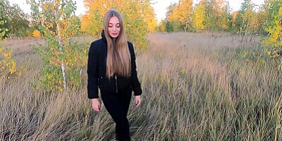 Blonde in public deepthroats dick and gets fucked fast in the woods