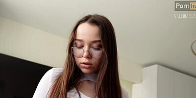 A horny realtor will do anything to rent an apartment. Fucking a client - Valeria Sladkih