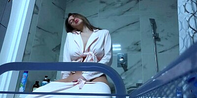 She likes to masturbate her pussy in the bathroom while no one sees