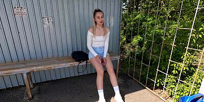 The girl from the stop jumped on the dick deep inside the pussy for E to pay money in the public