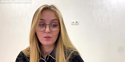 A stepson with broken arms poured sperm into the pussy of a kind stepmother. - Thank you stepmother