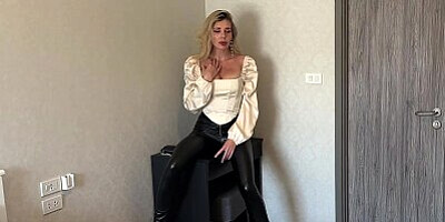 Slutty Blonde put on glasses to see her Neighbor's Dick on her lips