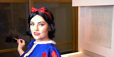 Naughty Snow White sucks a gnome cock / Luna Roulette