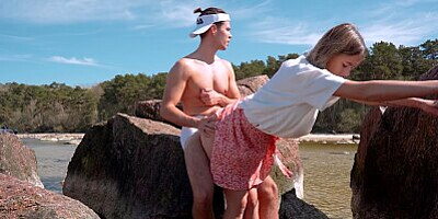 Extremely Risky Pounding Pussy On The Public Beach! Open Shore