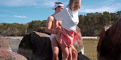 Extremely Risky Pounding Pussy On The Public Beach! Open Shore