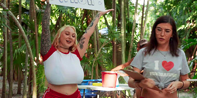 JMac picks up the thick blonde Skylar Vox in his new jeep