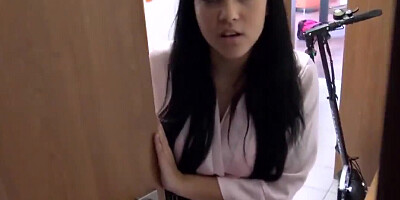 Babe with pretty face agreed to suck and get nailed