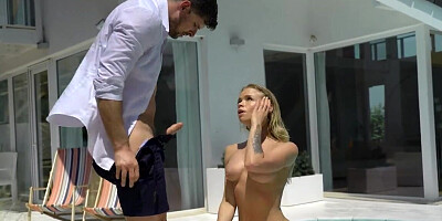 Flexible blonde spreads her legs and takes it up her ass