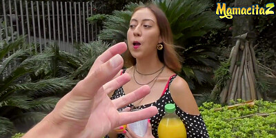 Porn site owner involves the Colombian vendor in sex