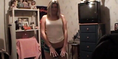 Dollish dream girl's handjob video