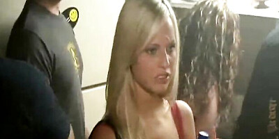 Glamorous beauty's fingering xxx