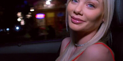 Blonde cougar Riley Steele enjoys every inch of that BBC