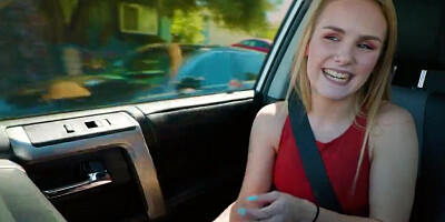 Blonde will pay for a ride by sucking off and banging the driver
