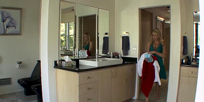 Stepmom Alexa Styles Helps Stepdaughter Delilah Blue Clean up
