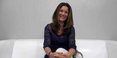 Big booty mature gets bonked on the couch by a stranger