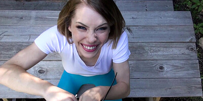 Legal teen with pretty face shares her pussy with a horny fan in the park