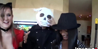 Mofos - Teens have some Love Halloween