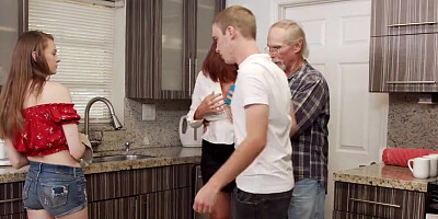 Swap Sis i'm actually a Freak in the Sheets and I don't think you'll be able to Handle It S1:E5