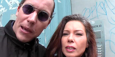 Amateur girl sucks a hard cock and gets fucked in the ass