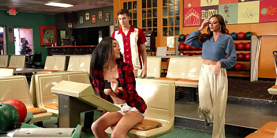 Daughter Playing Bowling While BF Fucking Her Busty Step Mom