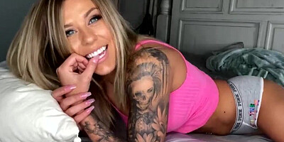 Astonishing blonde cougar Taryn Terrell is rubbing her wet pussy