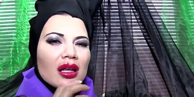 COSPLAY BABES Maleficent Playing Solo