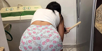 Beautiful Married Woman Milf Washing and Cleaning in my House has a Big ass