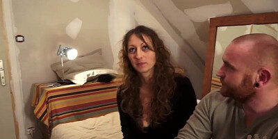 Janie, cougar salope aux gros seins, donne tout