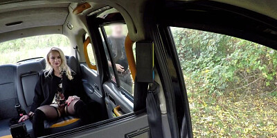Blonde babe tosses taxi driver's salad and gets fucked in the car