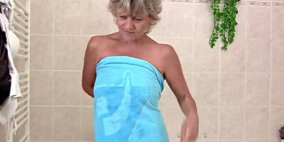 This kinky blonde mature lady uses every opportunity to masturbate