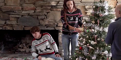 Step Sisters BFF are you going to Play with your Present? S15:E8