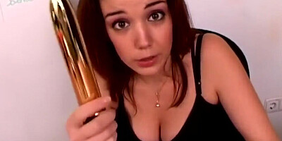 Bootylicious brunette mom is having that bumhole drilled with a big cock